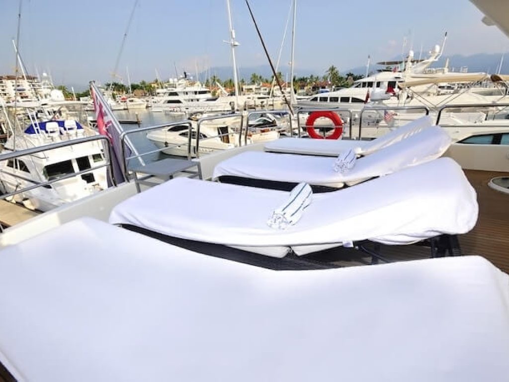 Luxury Yacht Puerto Vallarta - Azimut 85