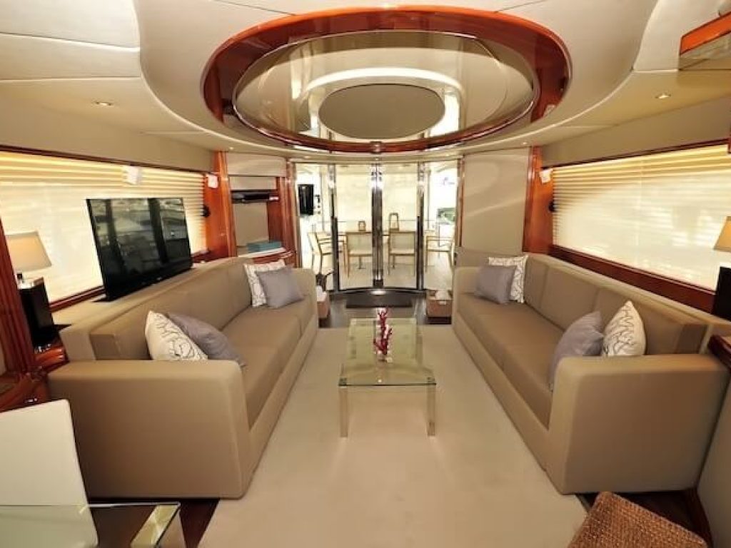 Luxury Yacht Puerto Vallarta - Azimut 85