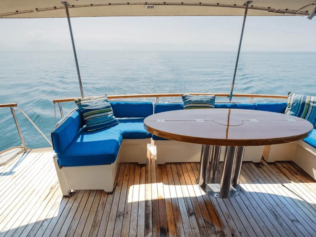 Luxury Yacht Nuevo Vallarta - Hetteras 61