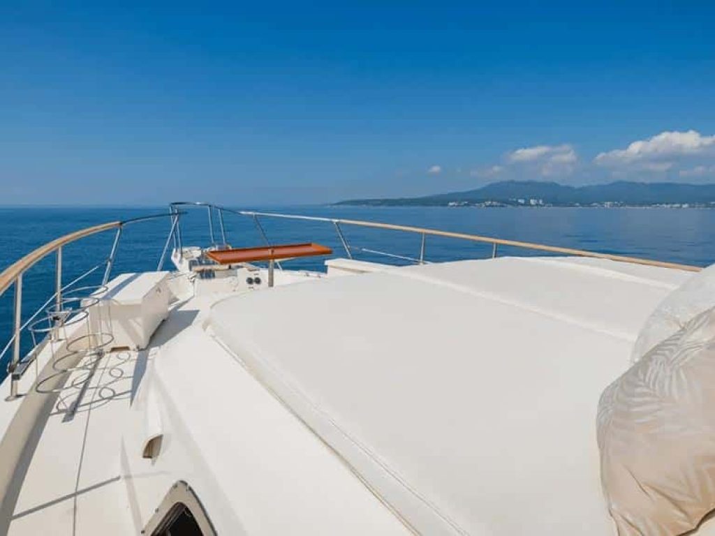 Luxury Yacht Nuevo Vallarta - Hetteras 61