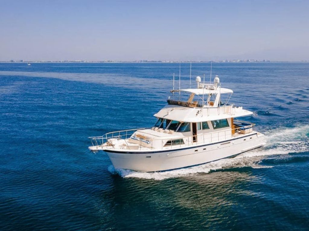 Luxury Yacht Nuevo Vallarta - Hetteras 61