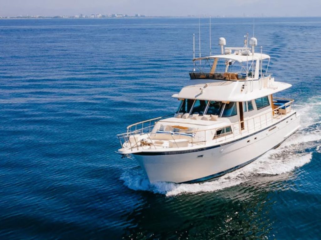 Luxury Yacht Nuevo Vallarta - Hetteras 61