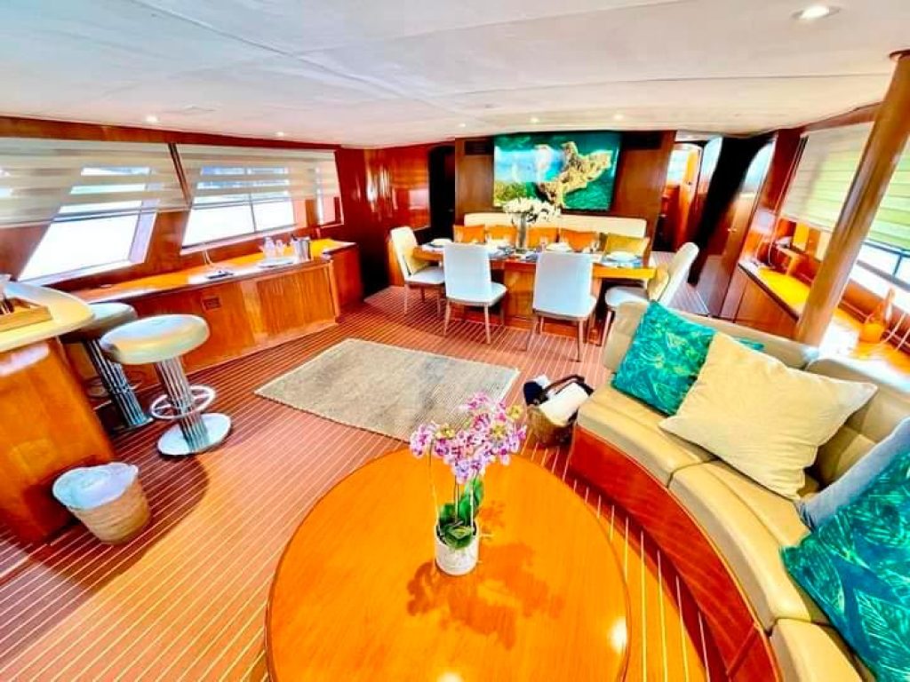 Luxury Yacht Puerto Vallarta - Custom 90