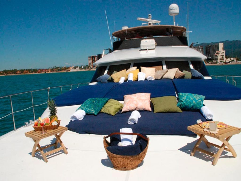Luxury Yacht Puerto Vallarta - Custom 90