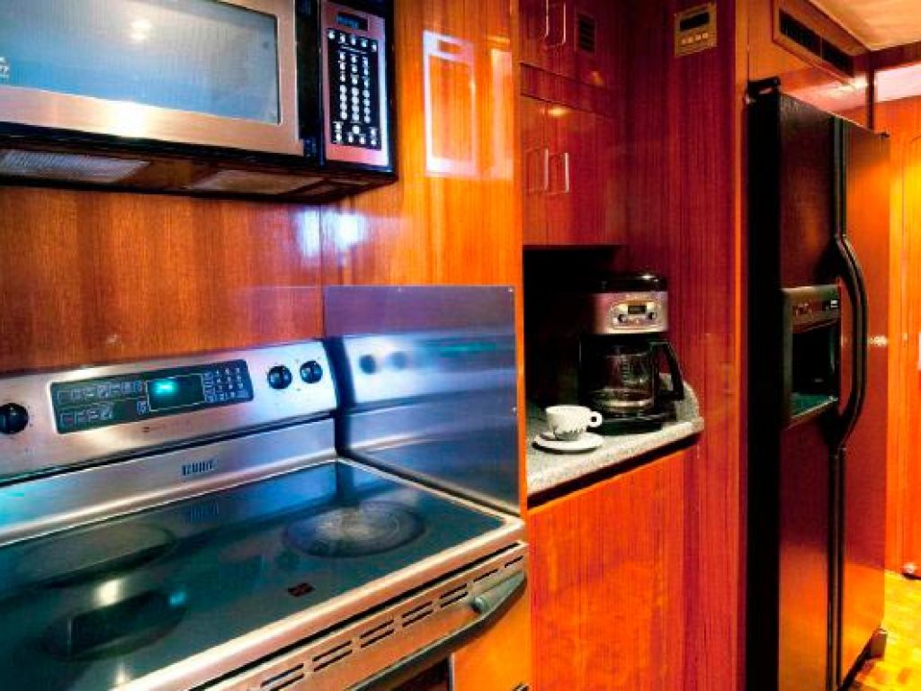 Luxury Yacht Puerto Vallarta - Custom 90