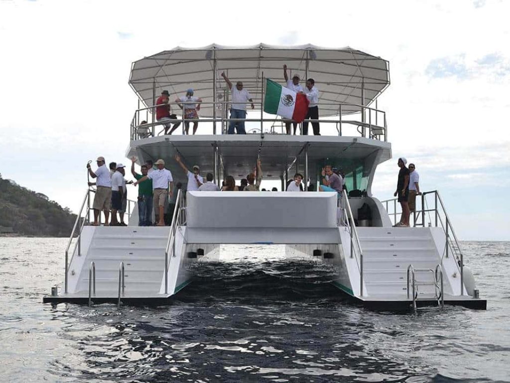 Catamaran 90 - Puerto Vallarta Catamaran Private Tours