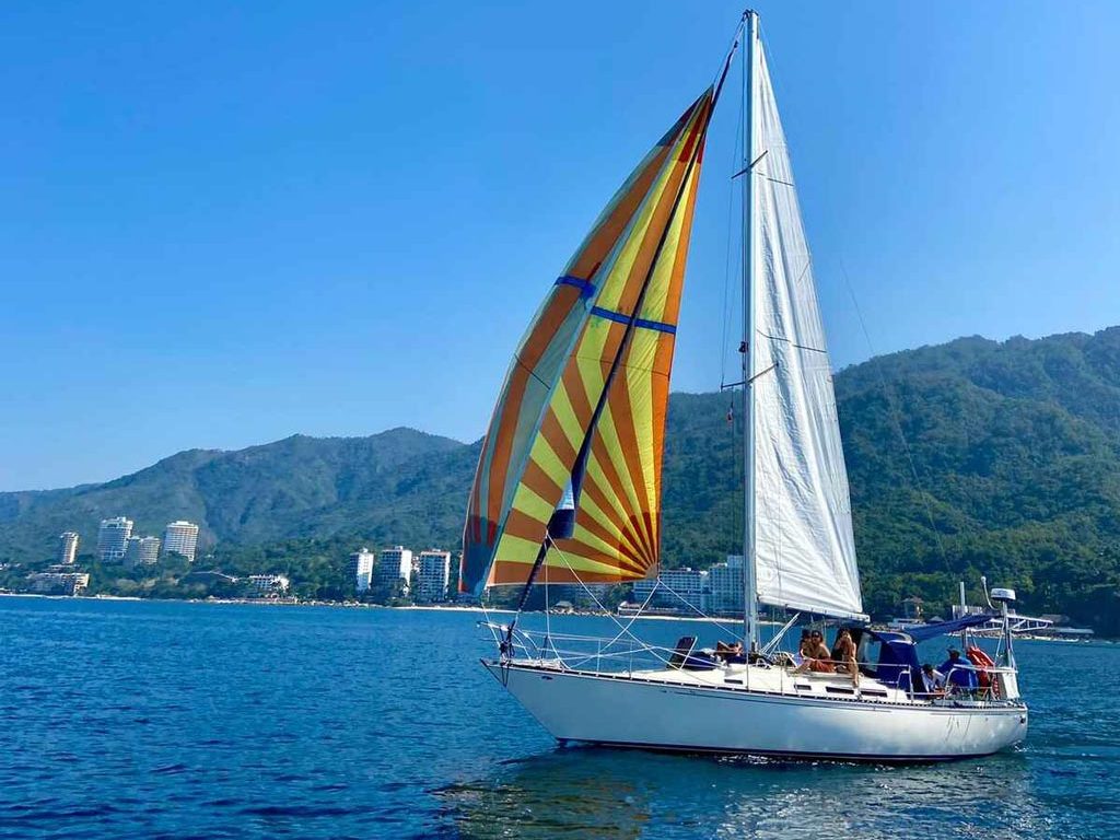 sailboat-charter-nayarit-C&C-38-9