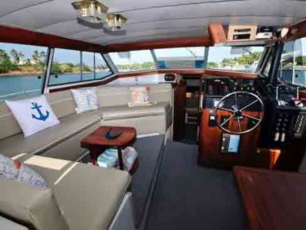 Puerto Vallarta Cheap Yacht Rental - Bayliner 43