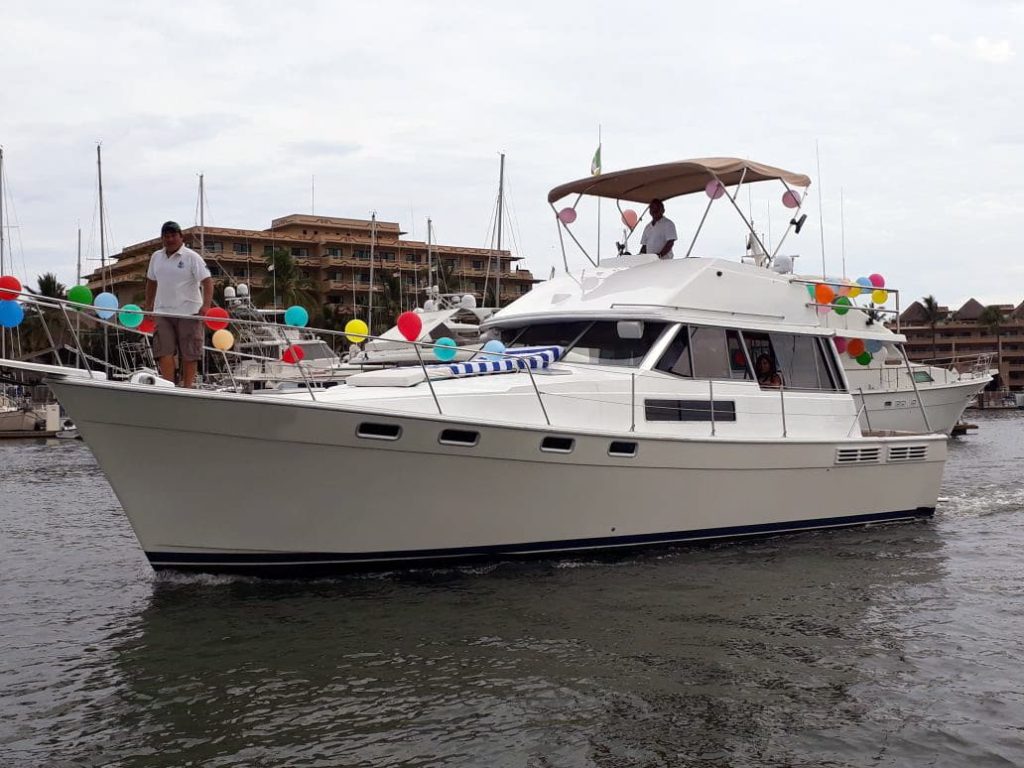 Puerto Vallarta Cheap Yacht Rental - Bayliner 43
